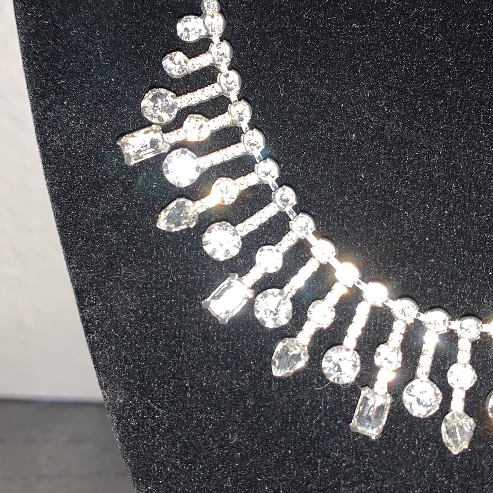 Beautiful Sparkling Necklace. - Picture 4 of 8